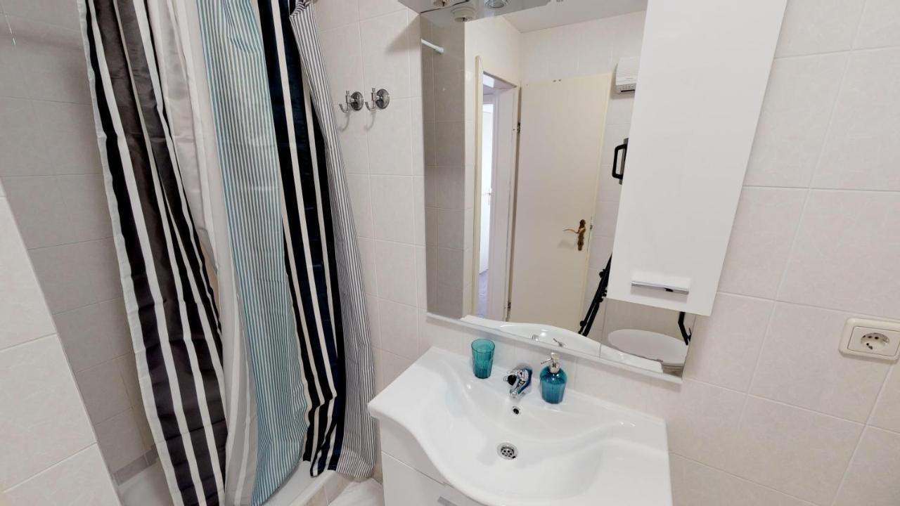 Lara Deluxe Superior 5 Star Apartment, Your Piece Of Heaven By The Sea & Park Novigrad Istria 外观 照片