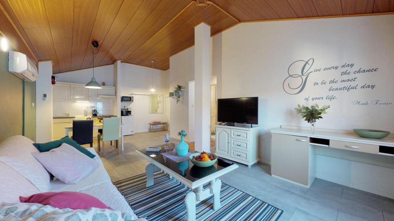 Lara Deluxe Superior 5 Star Apartment, Your Piece Of Heaven By The Sea & Park Novigrad Istria 外观 照片