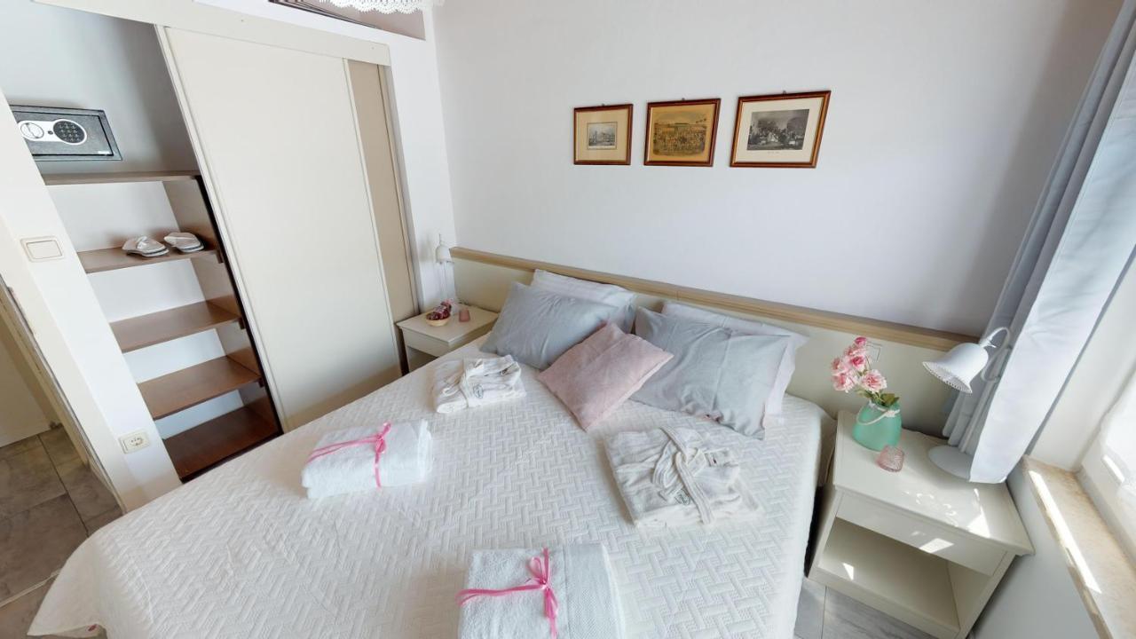 Lara Deluxe Superior 5 Star Apartment, Your Piece Of Heaven By The Sea & Park Novigrad Istria 外观 照片
